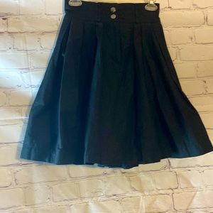 Olivaceous black pleated silver snap skirt